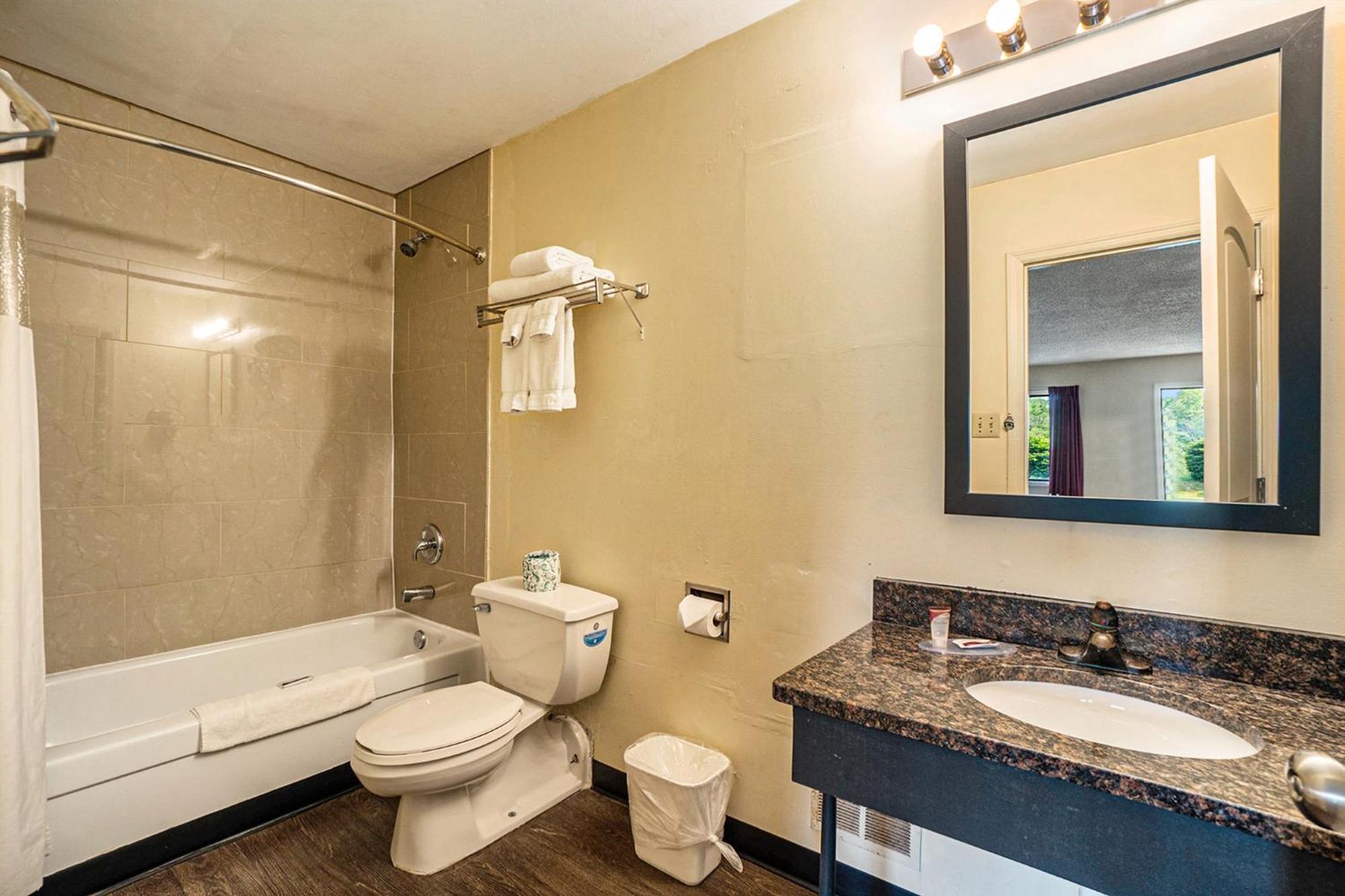 Great Lakes Inn & Suites South Haven Chambre photo